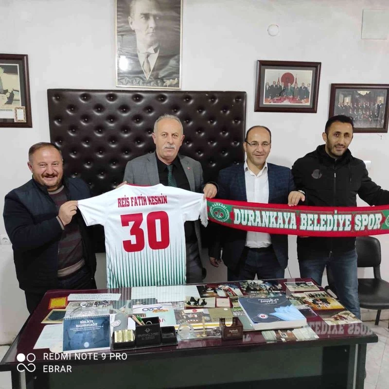 Kanaat Önderi Keskin’e anlamlı hediye
