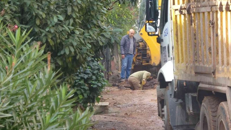 Alt yapı çalışmaları sırasında doğalgaz borusu delindi
