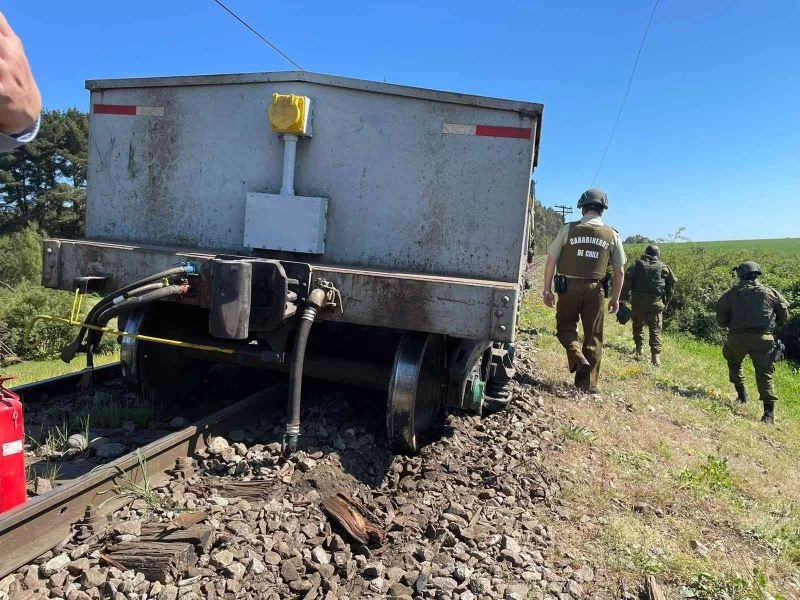 Şili’de yük treni raydan çıktı, trenin vagonları ateşe verildi
