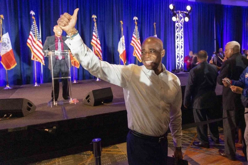 New York’ta belediye başkanlığı seçimini Demokrat aday Adams kazandı
