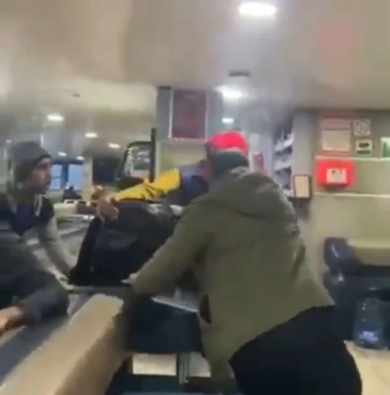 Fırtınaya denizin ortasında yakalanan feribotta korku dolu anlar
