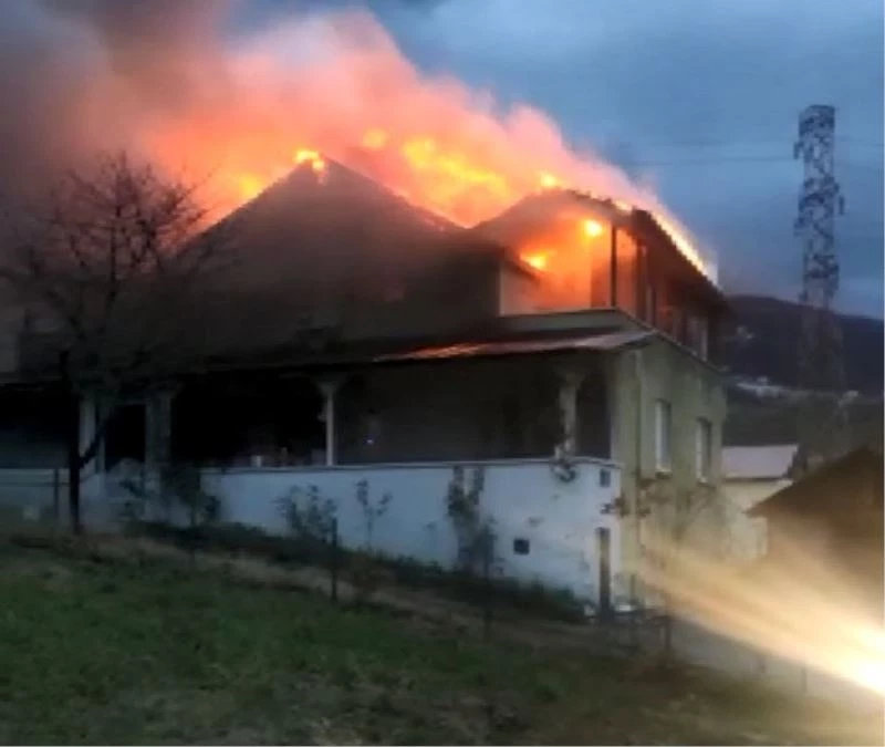 Bacadan çıkan kıvılcım evi alev alev yaktı
