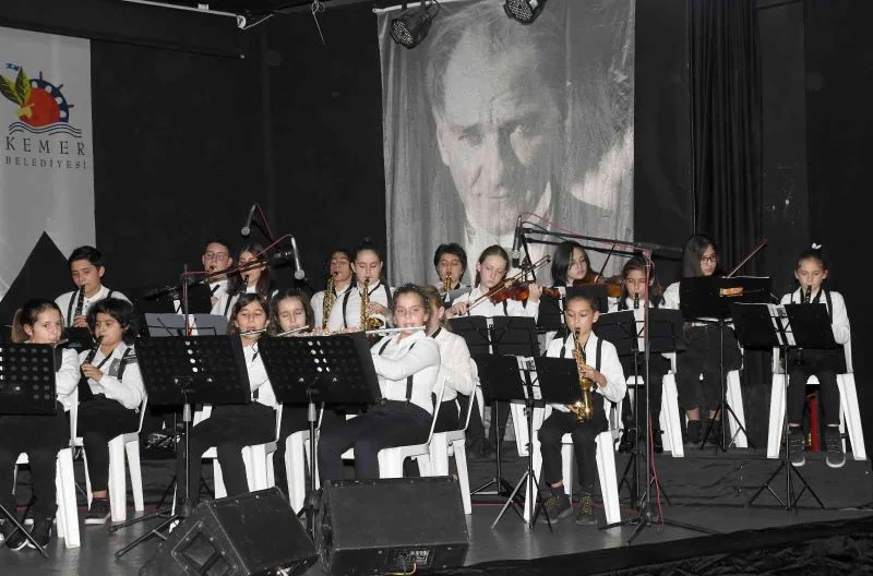 Kemer Gençlik Orkestrasından “Nereden nereye” konseri
