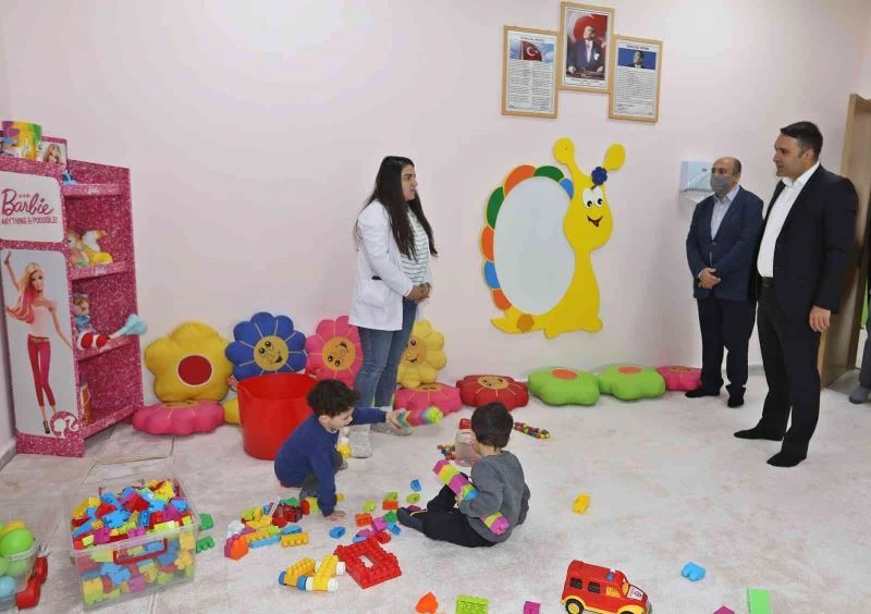 Genel Sekreter Çelikel kreş ve gündüz bakımevini gezdi
