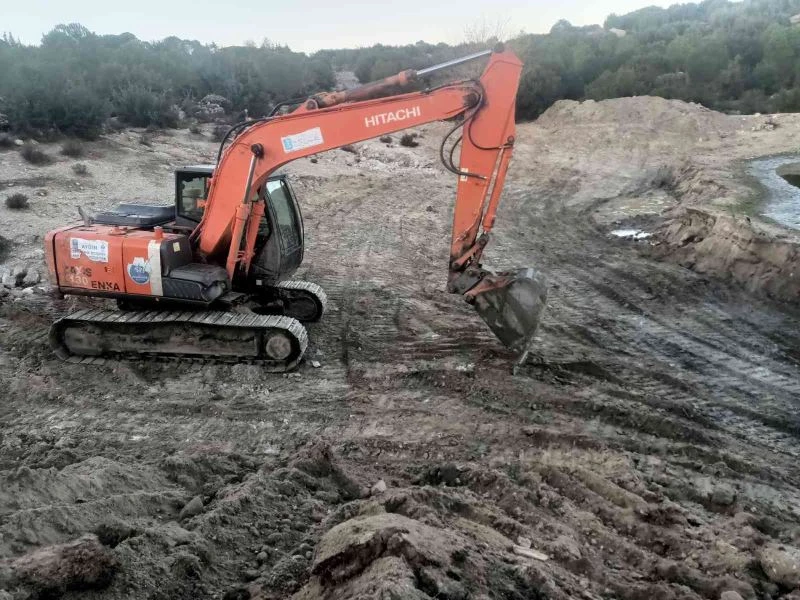 Aydın Büyükşehir Belediyesi sulama göletlerini temizleyerek hayata döndürüyor
