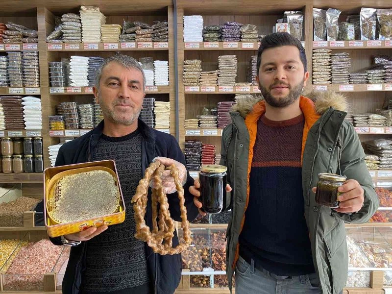 Hastaneler doldu taştı, gripten korunmak için vatandaşlar aktarların yolunu tuttu
