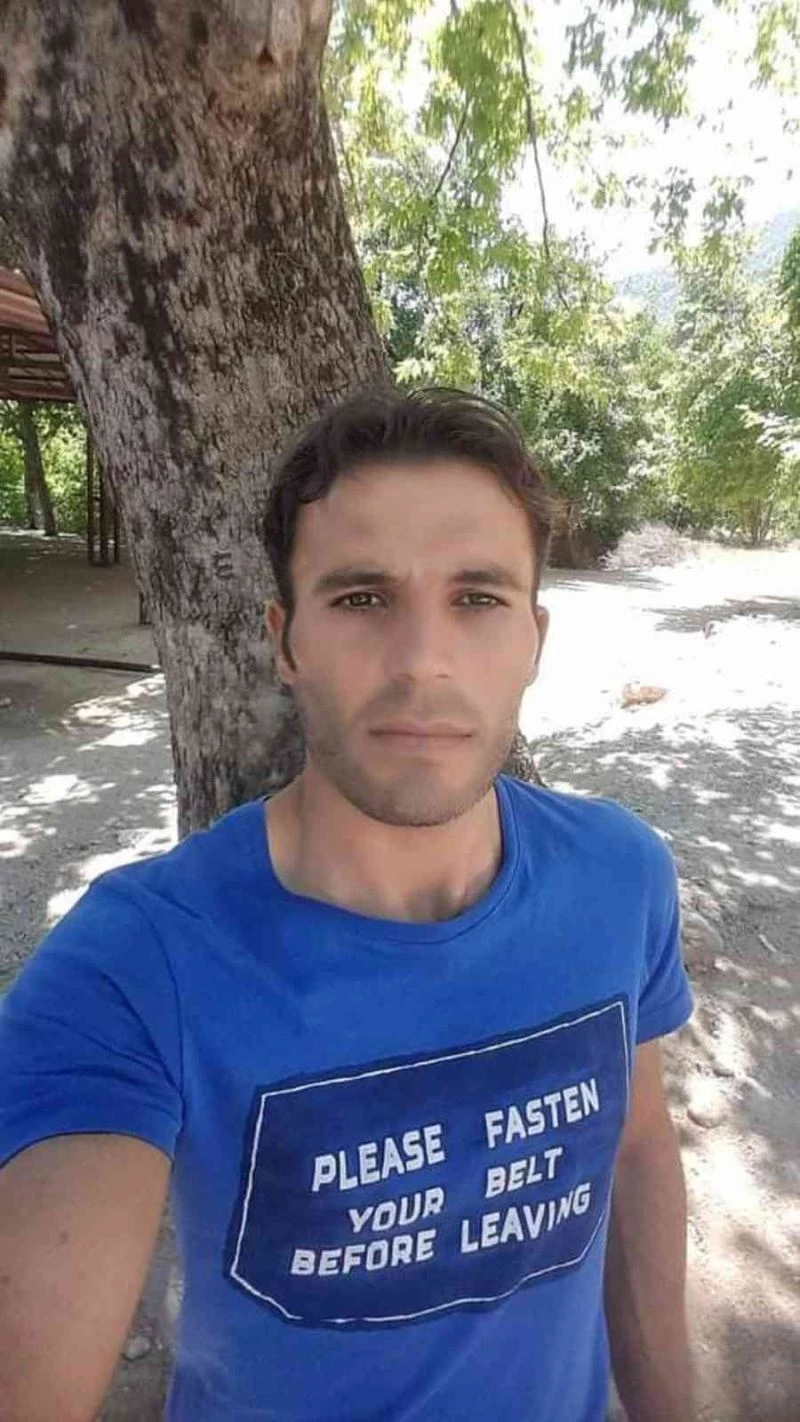 Üzerine metal kiriş düşen işçi öldü
