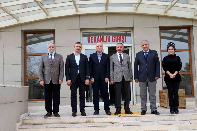 Rektör Prof. Dr. Karabulut’tan İİBF Dekanı Prof. Dr. Kızgın ile KARMER Müdiresi Doç. Dr. Işık’a hayırlı olsun ziyaretinde bulundu
