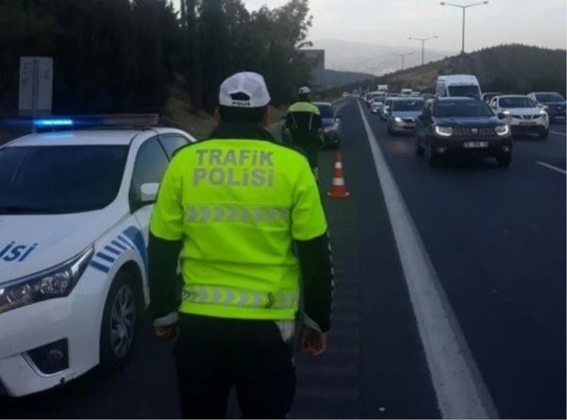 İzmir’de trafik kurallarına uymayan 18 bin 261 sürücüye ceza
