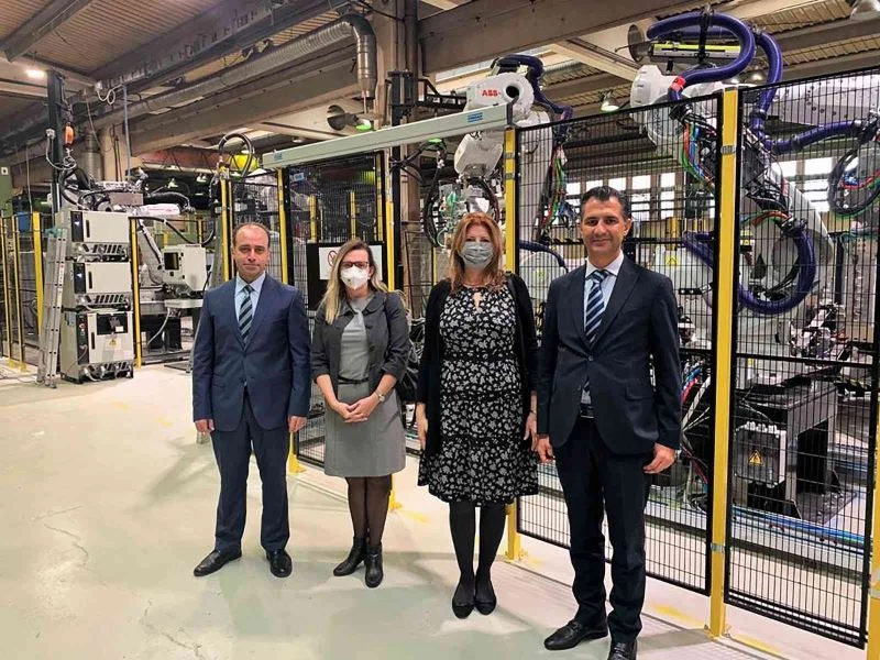 Büyükelçi Taşhan Ak Outomotive’i ziyaret etti
