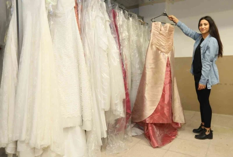 Evlenecek ihtiyaç sahiplerine tuvalet ve gelinlik desteği
