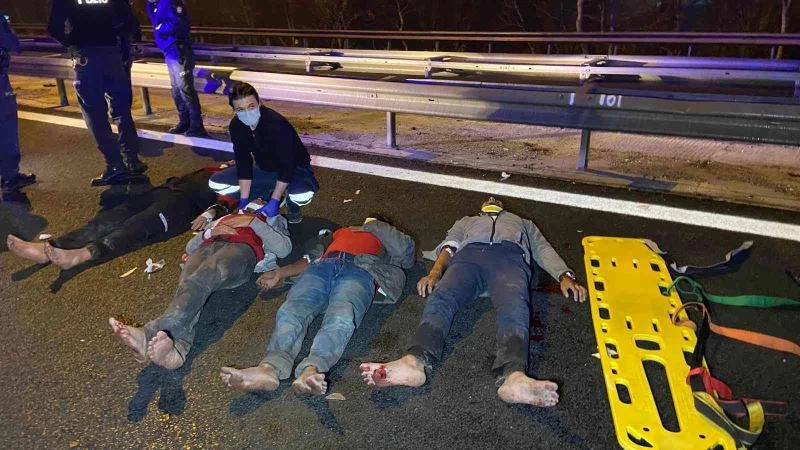 Büyükçekmece’de ticari taksi yakıt tankerine çarptı: 2’si ağır 10 yaralı
