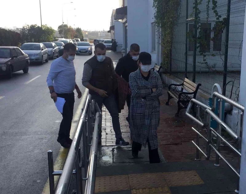 Havalimanına giren göçmenleri getiren 2 zanlı tutuklandı
