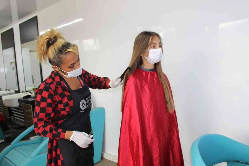 Mobil Kuaför Tırı, yangınzede 329 kişiye hizmet verdi
