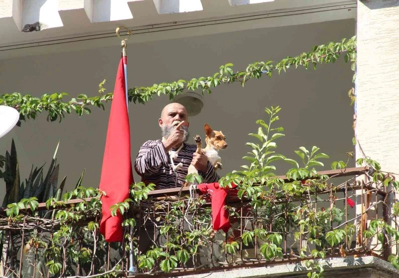 Antalya’da balkondaki ilmekli eylemi polis önledi
