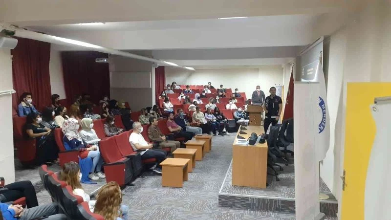 Buharkent MYO’da madde bağımlığı semineri düzenlendi
