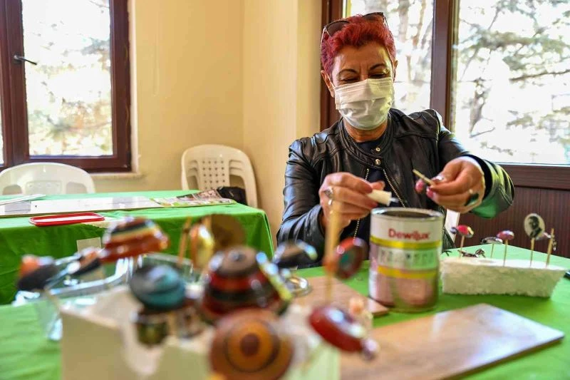 Kağıtları sanata dönüştürüyorlar
