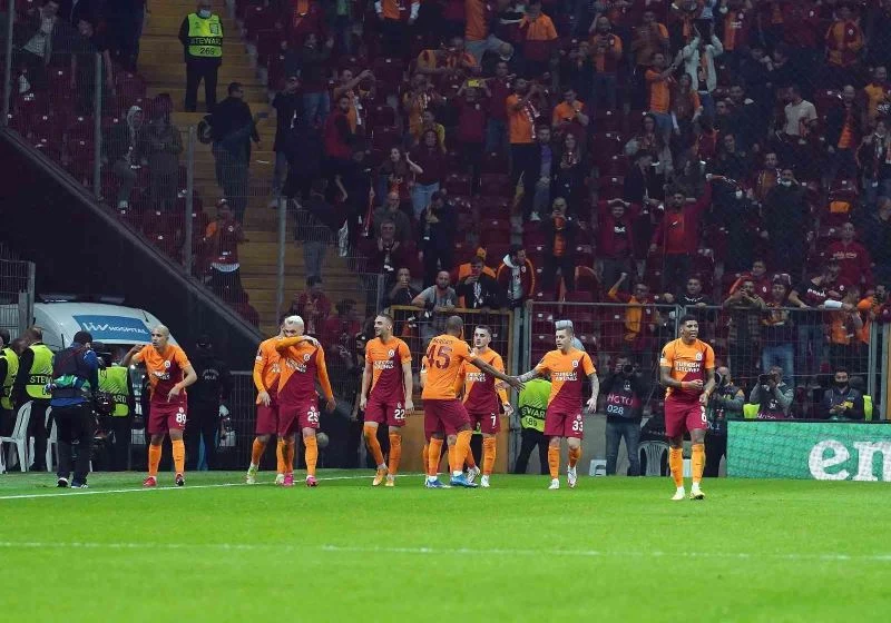 UEFA Avrupa Ligi: Galatasaray: 1 - Lokomotiv Moskova: 0 (İlk yarı)