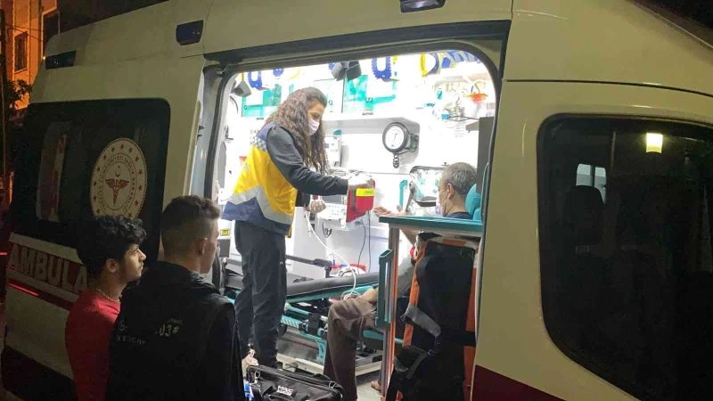 Yere düşen mum odayı yaktı, 1 kişi dumandan etkilendi
