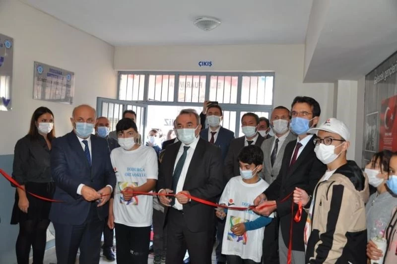 Dodurga Ortaokulunda TÜBİTAK bilim fuarı açıldı
