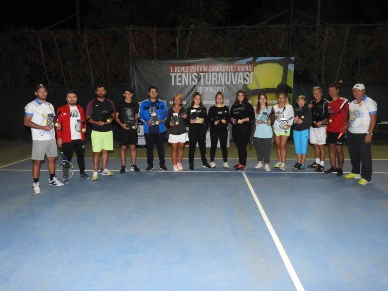29 Ekim Cumhuriyet Kupası Tenis Turnuvası’nın kupaları sahiplerini buldu
