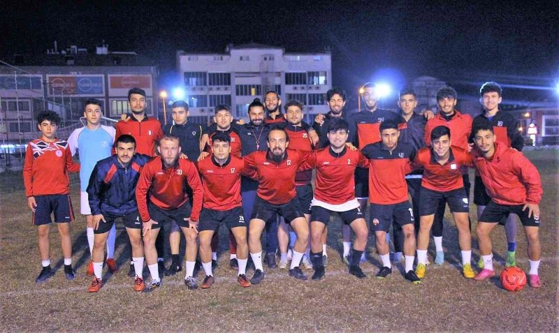 Bağbaşı Zeytinköyspor derbide 3 puan hedefliyor
