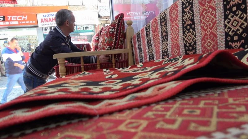 32 yıldır şark köşesi kültürünü yaşatıyor
