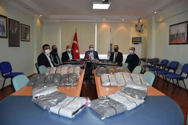 Salihli’de 650 öğrenciye eşofman yardımı
