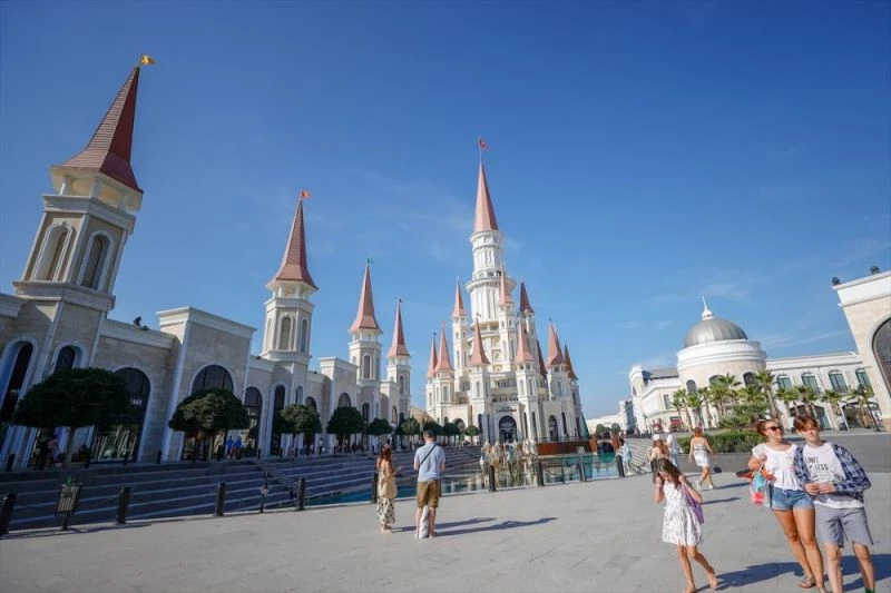 Yılı 9 milyondan fazla turistle kapatmaya hazırlanan Antalya, 2022