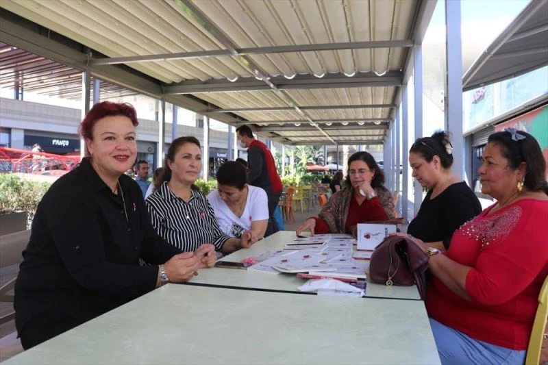 Göğüs kanserinden kurtulup kitap yazan Sevinç Ergin, kadın okurlarıyla buluştu