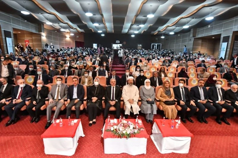 Diyanet İşleri Başkanı Prof. Dr. Erbaş, Diyarbakır’da ’Hadis Meseleleri ve Babanzade Ahmed Naim Uluslararası Sempozyumuna’ katıldı
