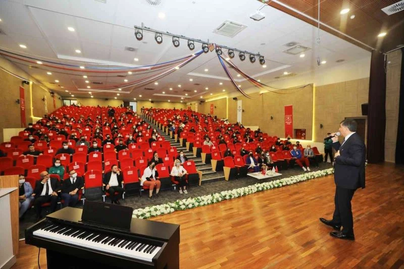 Fadıloğlu öğrencilere öğüt verdi
