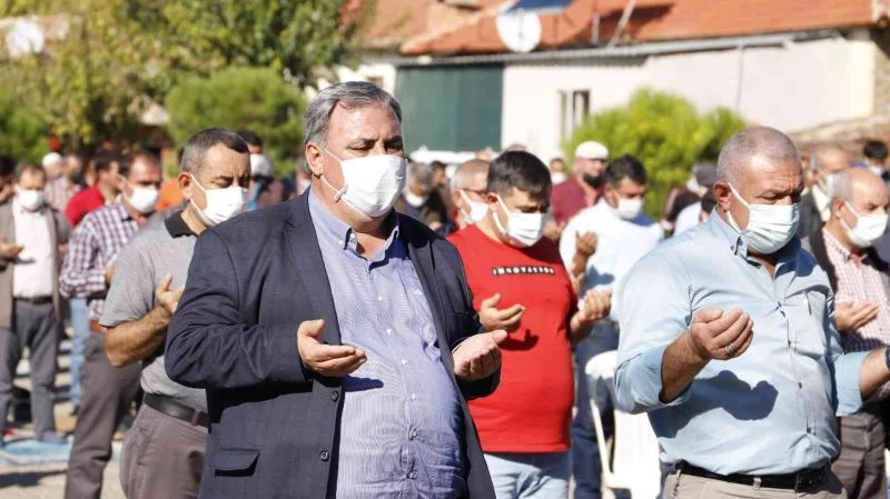 Manisalılar yağmur duasına çıktı
