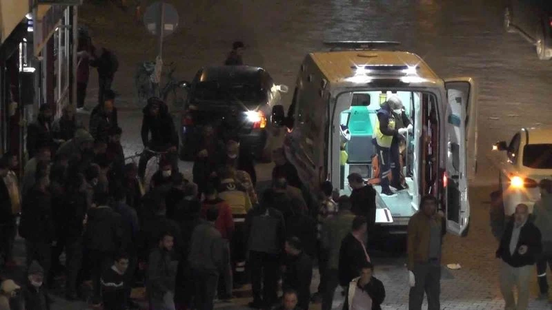 Kayınbiraderlerini bıçakla yaraladı
