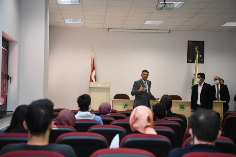 Başkan Kocaman, Arslanbey MYO’da gençlerle buluştu
