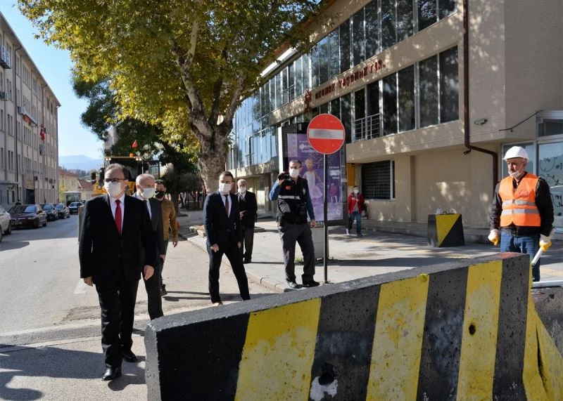 Vali Kızılkaya, emniyet müdürlüğü önünden kaldırılan beton bariyerlerle ilgili açıklama yaptı
