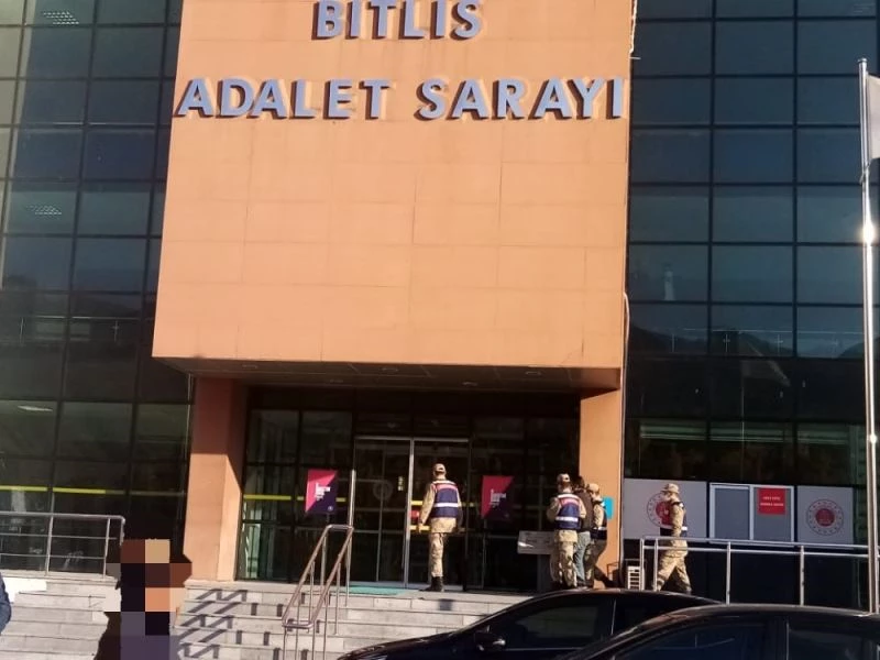 Tırın dorsesinde 149 düzensiz göçmen yakalandı
