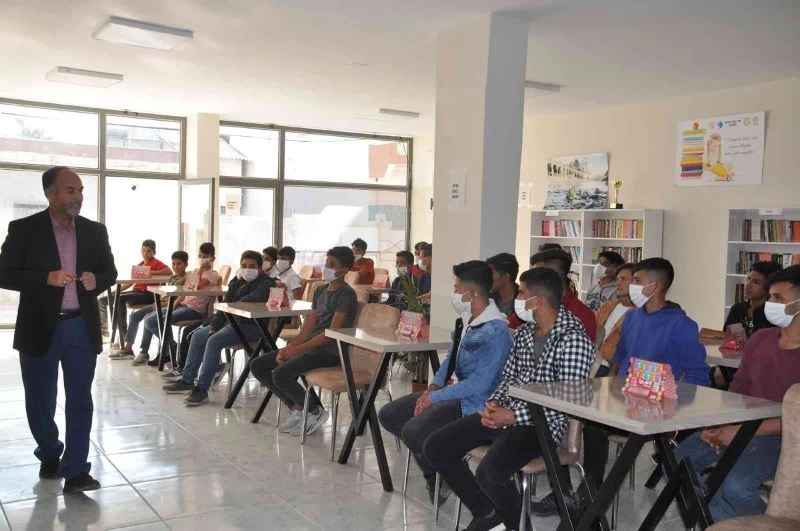 Öğrencilere kitap okumanın önemi anlatıldı
