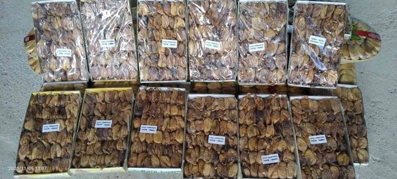 İpekyolu’nda son kullanma tarihi geçen kuruyemiş ele geçirildi
