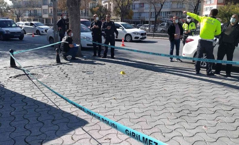 Silahlı kız kafeye gelip 14 yaşındaki kızı vurdu
