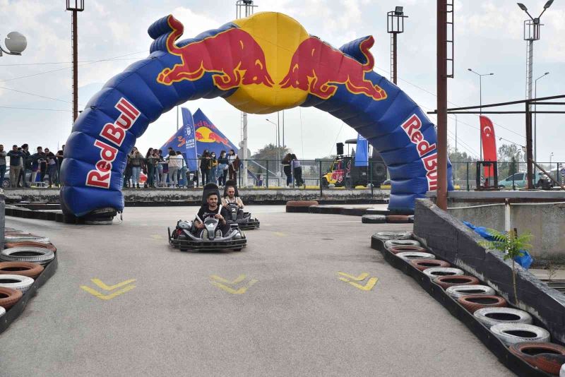 Red Bull Kart Fight’ta pistlerin en hızlıları belli oluyor
