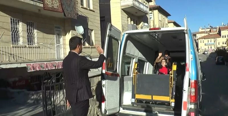 Engelli Büşra’nın engelsiz eğitimi
