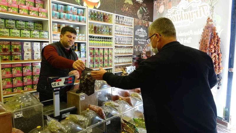 Kış aylarının yaklaşmasıyla aktarlara rağbet arttı
