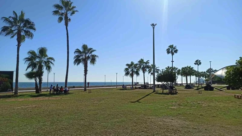 Ülke genelinin aksine Mersin yazı yaşamaya devam ediyor
