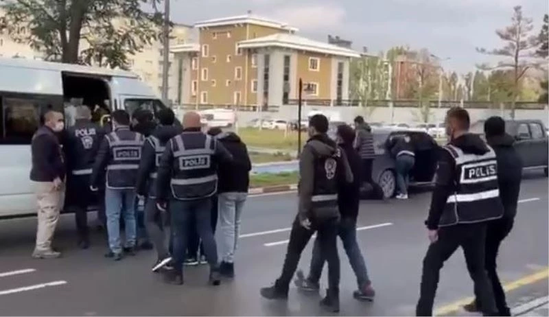 Şifreli konuşmaları çözülen oto ve kablo hırsızları yakalandı
