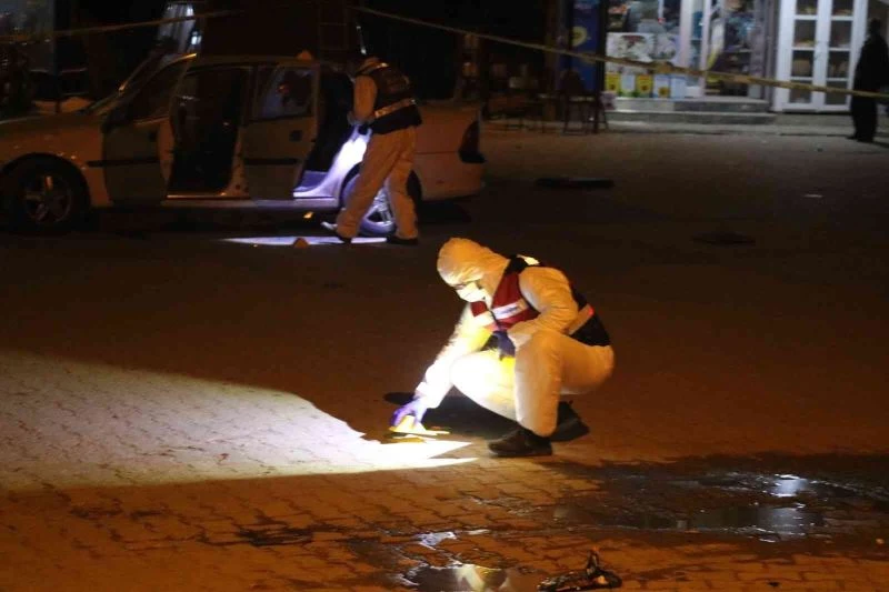 Kendisini icraya veren eski dünürünü ailesiyle birlikte katletti
