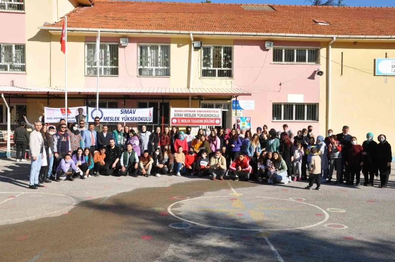 Üniversiteli gençler özel eğitimli çocukların gönlüne dokundu
