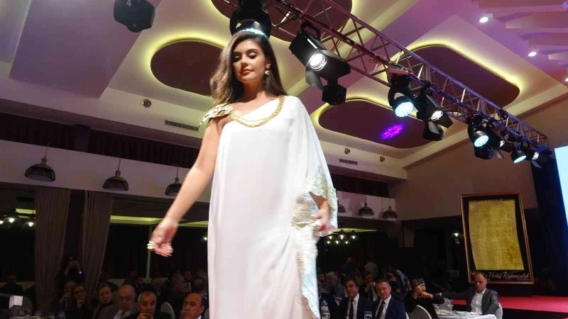 Diyarbakır’da 3 bin yıllık tarihten esinlenerek üretilen takılar defileyle tanıtıldı
