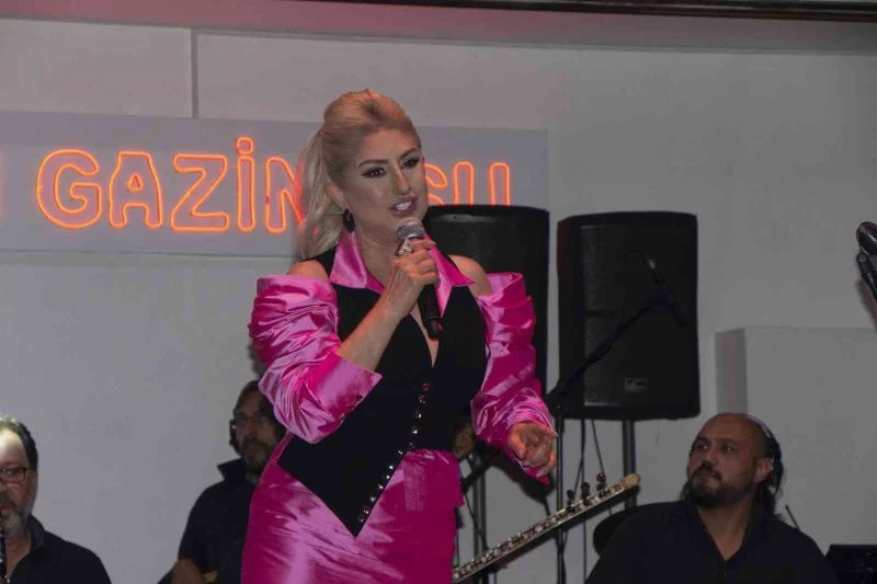 Kuşadası’nda Muazzez Ersoy rüzgarı esti