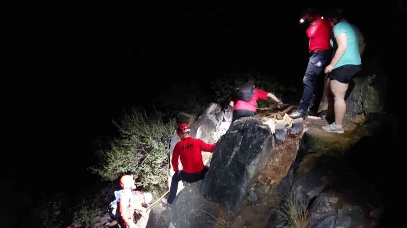 Doğa gezisinde kaybolan iki kişi kurtarıldı
